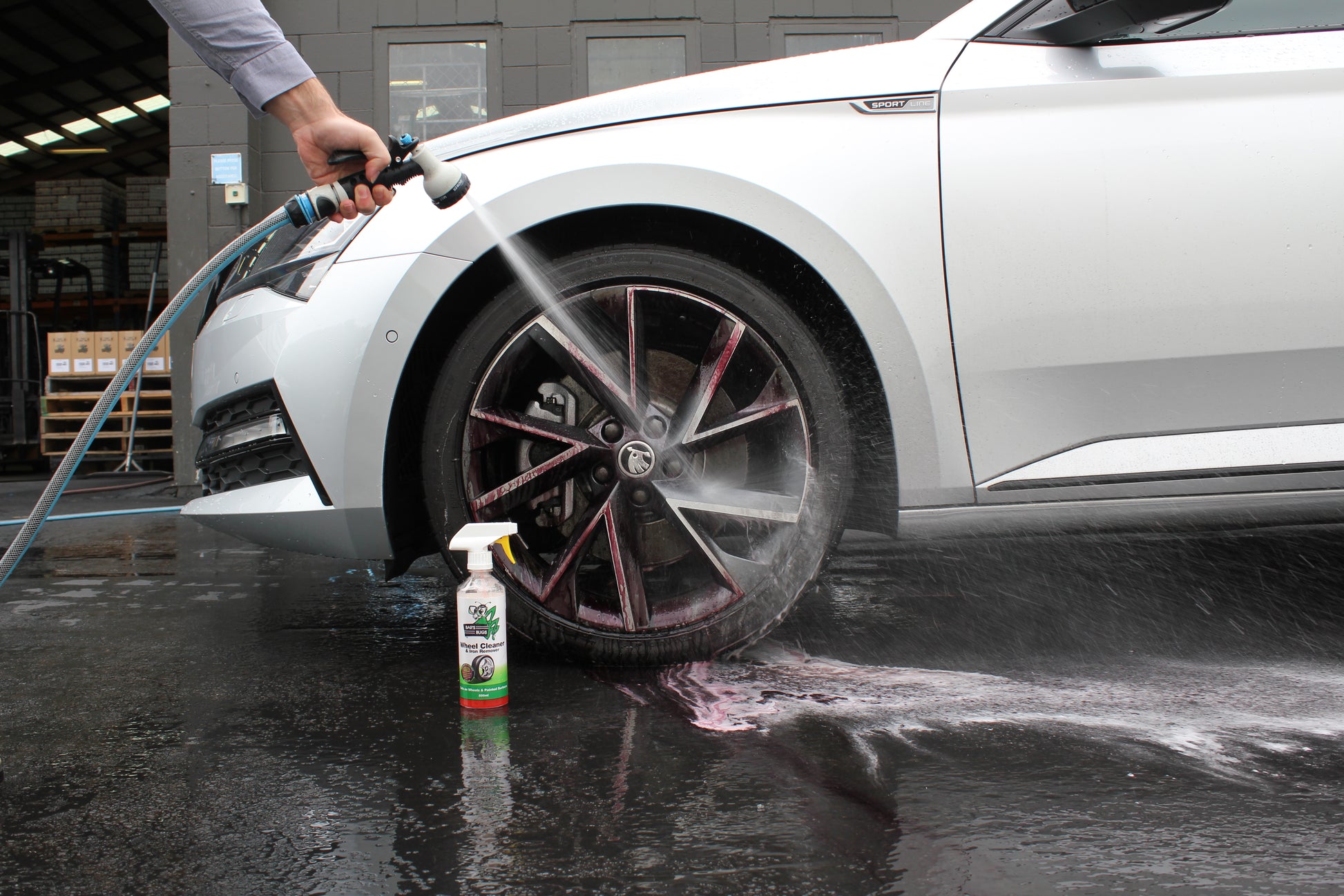 Rinsing Wheel Cleaner 
